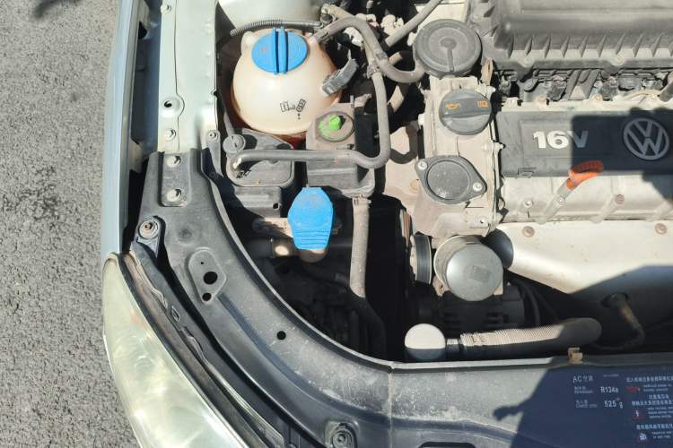 Used Volkswagen Lavida 2011 1.6L Automatic Premium Edition Engine Bay Right