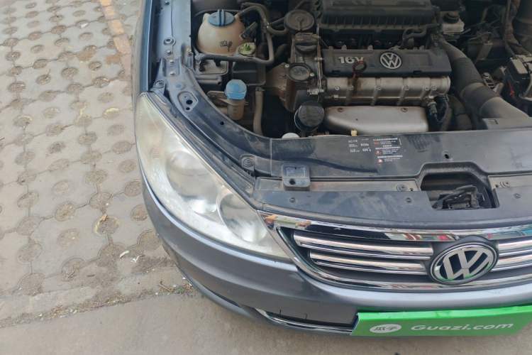 Used Volkswagen Lavida 2011 1.6L Automatic Premium Edition Engine Bay Right