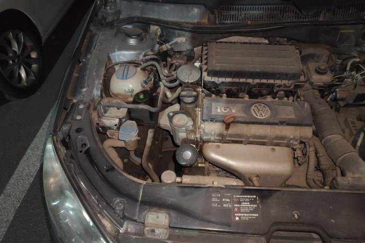 Used Volkswagen Lavida 2011 1.6L Automatic Premium Edition Engine Bay Right
