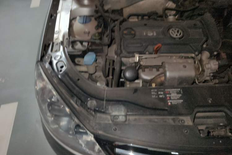 Used Volkswagen Lavida 2011 1.4 TSI DSG Prestige Edition Engine Bay Right