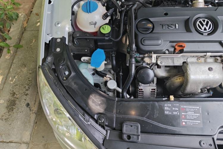 Used Volkswagen Lavida 2011 1.4 TSI DSG Prestige Edition Engine Bay Right
