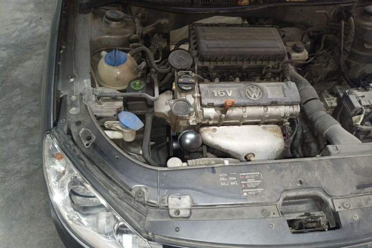Used Volkswagen Lavida 2011 1.6L Automatic Premium Edition Engine Bay Right