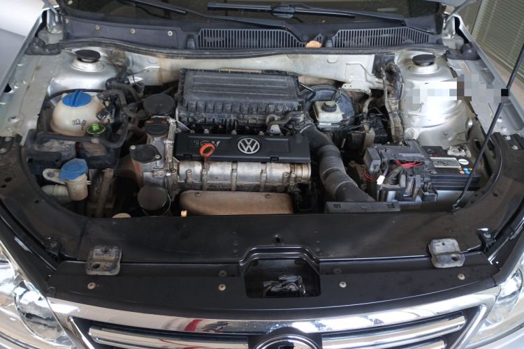 Used Volkswagen Lavida 2011 1.6L Automatic Premium Edition Engine Bay