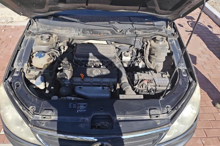 Used Volkswagen Lavida 2011 1.6L Automatic PinYou Edition Engine Bay