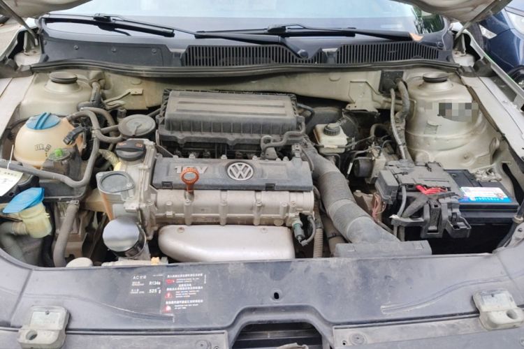 Used Volkswagen Lavida 2011 1.6L Automatic Premium Edition Engine Bay