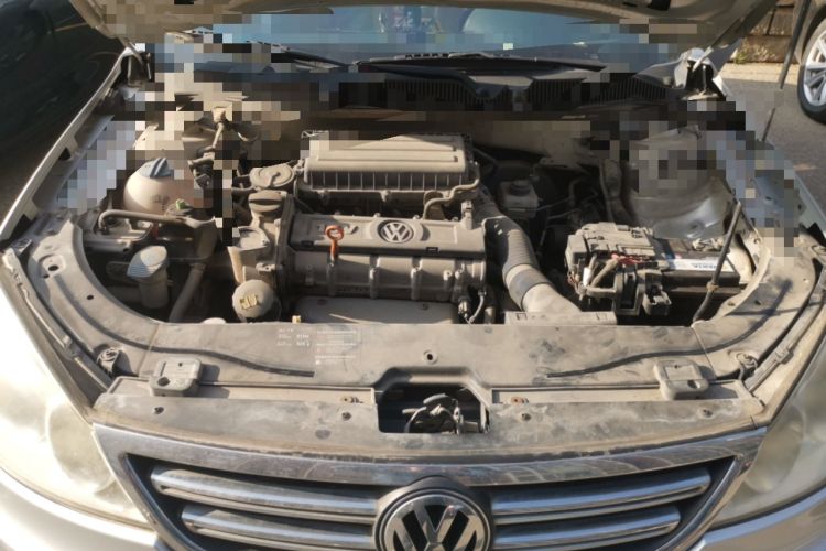 Used Volkswagen Lavida 2011 1.6L Automatic Premium Edition Engine Bay