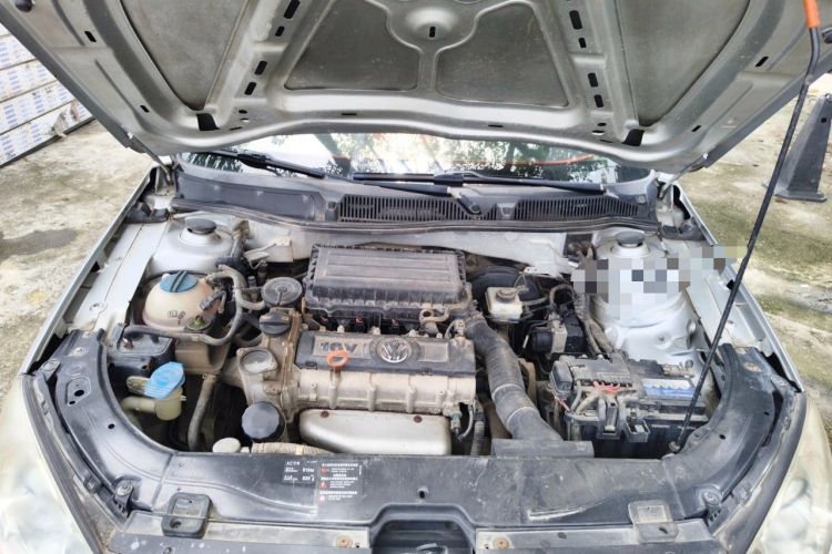 Used Volkswagen Lavida 2011 1.6L Manual - Premium Edition Engine Bay