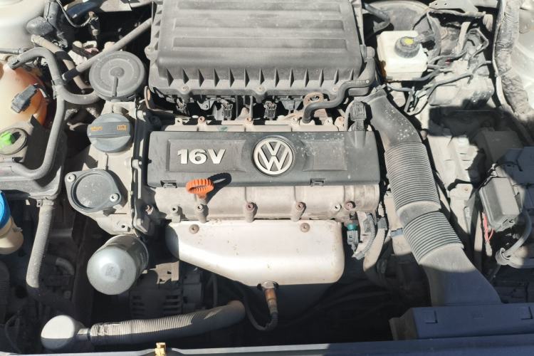 Used Volkswagen Lavida 2011 1.6L Automatic Premium Edition Engine Bay