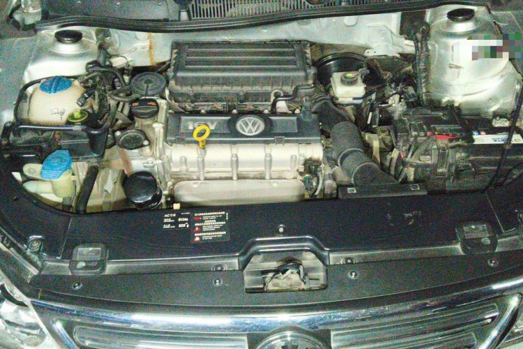 Used Volkswagen Lavida 2011 1.6L Manual - Premium Edition Engine Bay