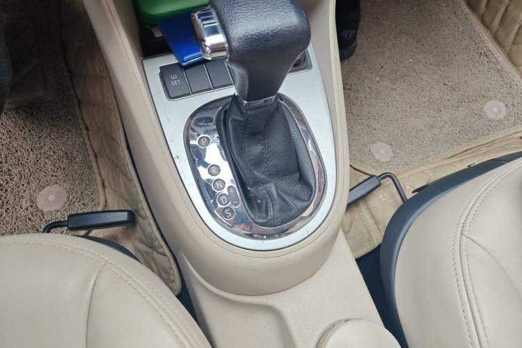 Used Volkswagen Lavida 2011 1.6L Automatic Premium Edition Gear Lever