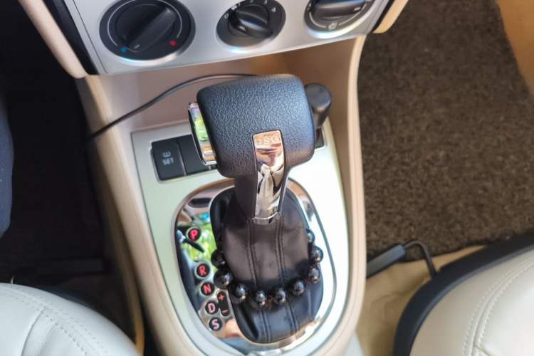 Used Volkswagen Lavida 2011 1.4 TSI DSG Prestige Edition Gear Lever