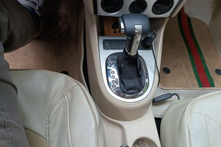 Used Volkswagen Lavida 2011 1.4 TSI DSG Prestige Edition Gear Lever