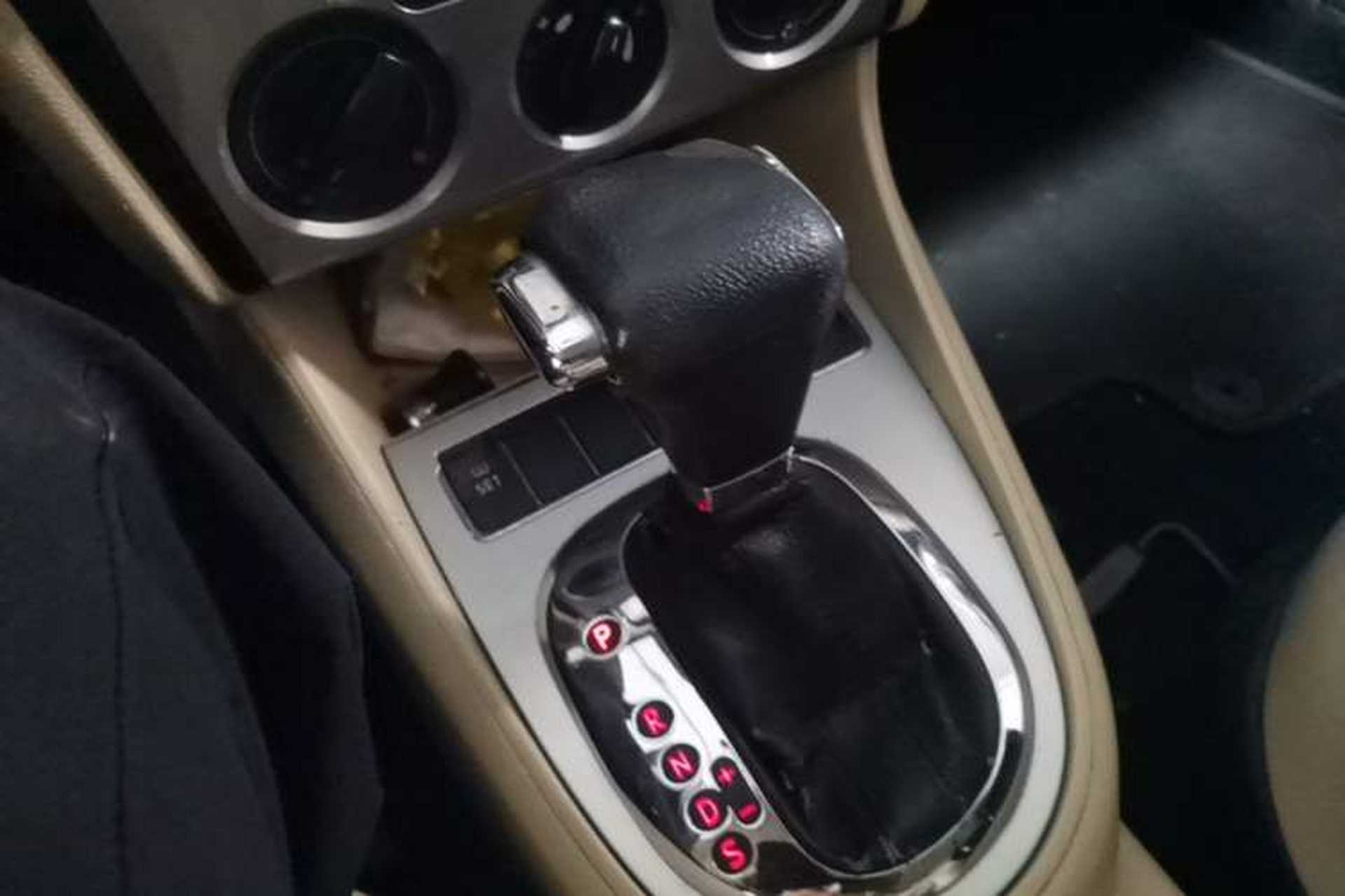 Used Volkswagen Lavida 2011 1.6L Automatic Premium Edition Gear Lever