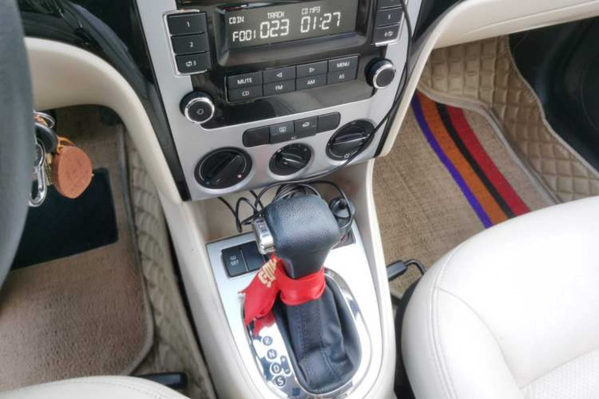 Used Volkswagen Lavida 2011 1.6L Automatic Premium Edition Gear Lever