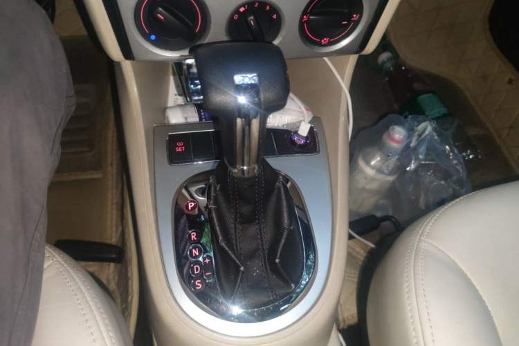 Used Volkswagen Lavida 2011 1.4 TSI DSG Prestige Edition Gear Lever