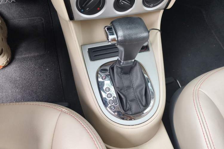 Used Volkswagen Lavida 2011 1.6L Automatic PinYou Edition Gear Lever