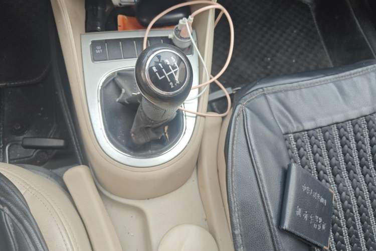 Used Volkswagen Lavida 2011 1.6L Manual - Premium Edition Gear Lever