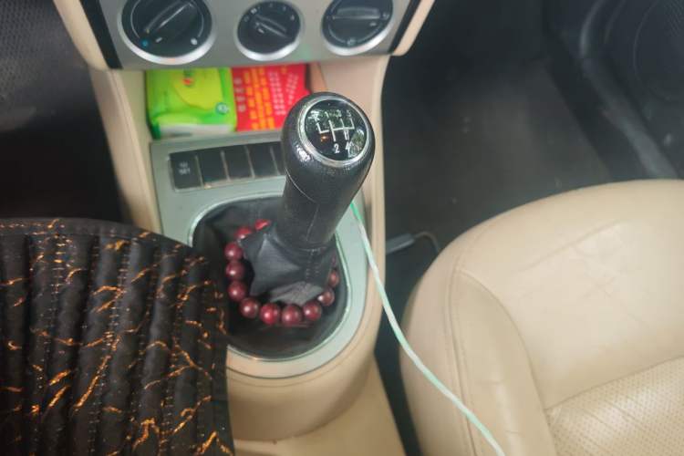 Used Volkswagen Lavida 2011 1.6L Manual - Premium Edition Gear Lever