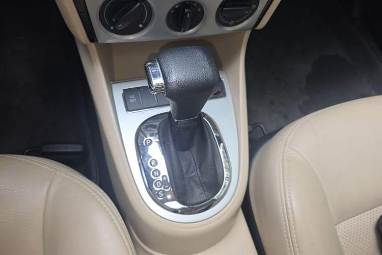 Used Volkswagen Lavida 2011 1.6L Automatic Premium Edition Gear Lever