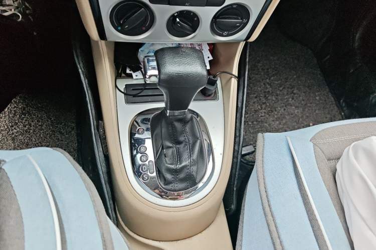 Used Volkswagen Lavida 2011 1.6L Automatic PinYou Edition Gear Lever