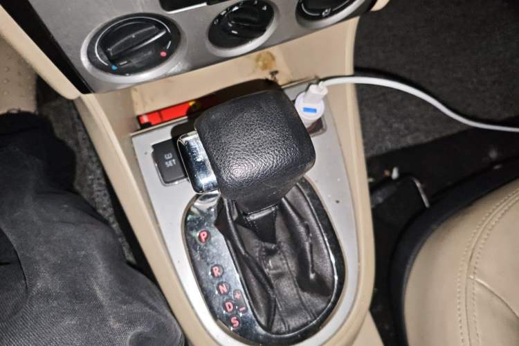 Used Volkswagen Lavida 2011 1.6L Automatic Premium Edition Gear Lever