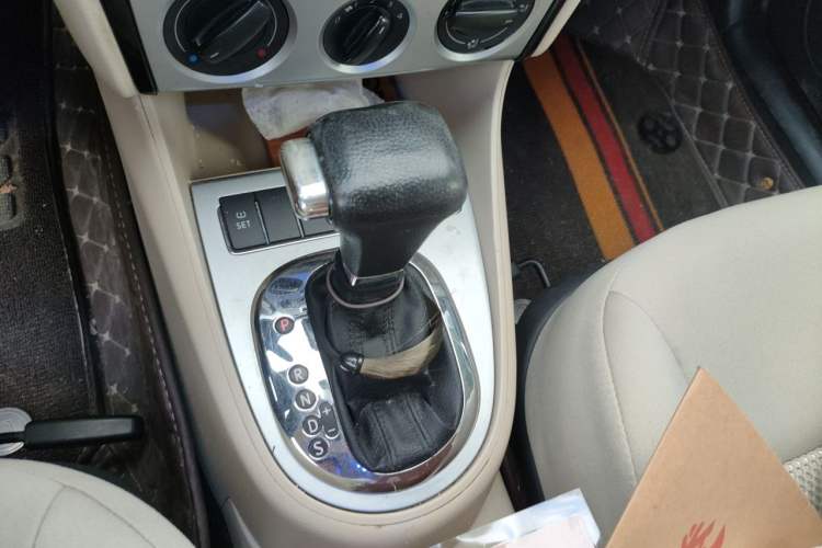 Used Volkswagen Lavida 2011 1.6L Automatic PinYou Edition Gear Lever