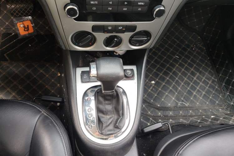 Used Volkswagen Lavida 2011 1.6L Automatic Premium Edition Gear Lever