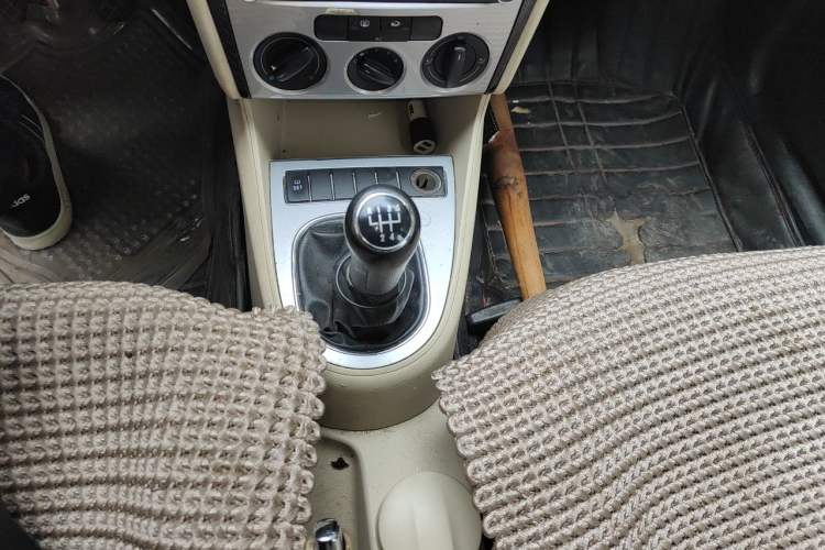 Used Volkswagen Lavida 2011 1.4 TSI Manual Prestige Edition Gear Lever
