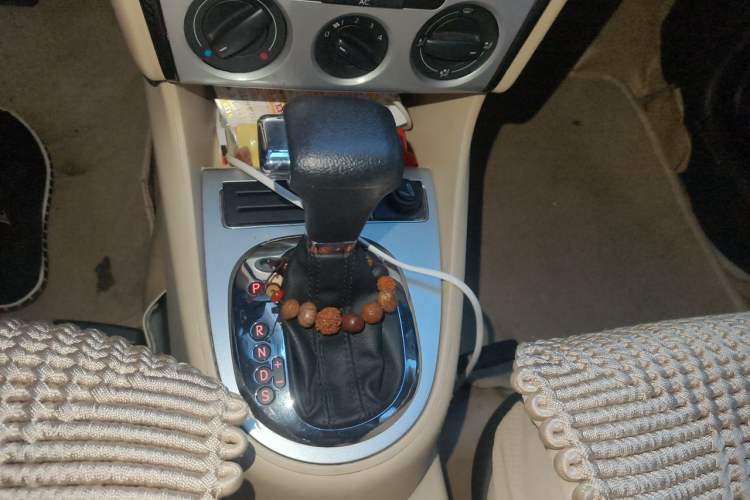 Used Volkswagen Lavida 2011 1.6L Automatic PinYou Edition Gear Lever