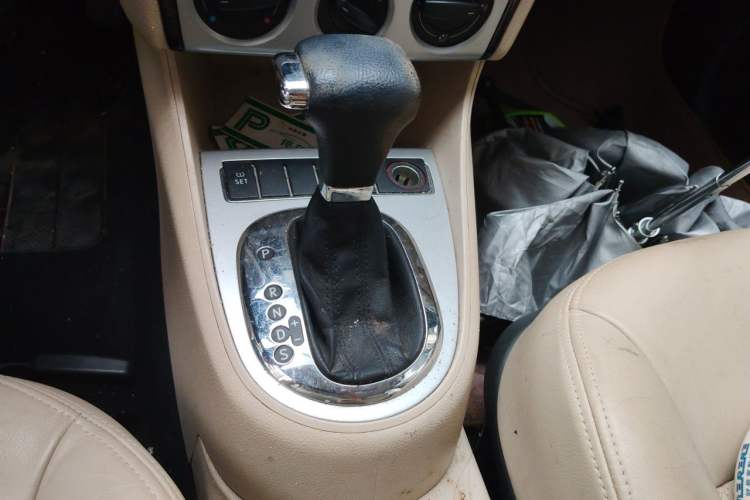 Used Volkswagen Lavida 2011 1.6L Automatic Premium Edition Gear Lever