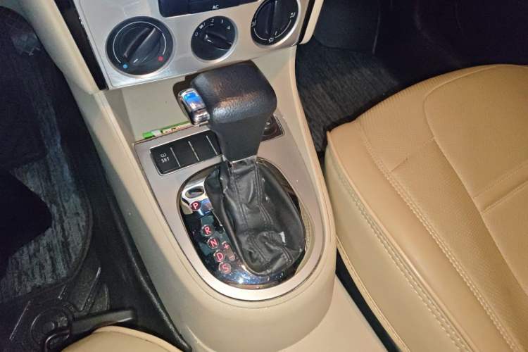 Used Volkswagen Lavida 2011 1.6L Automatic Premium Edition Gear Lever