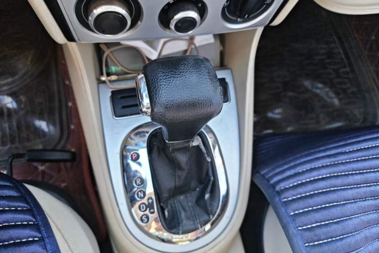 Used Volkswagen Lavida 2011 1.6L Automatic PinYou Edition Gear Lever