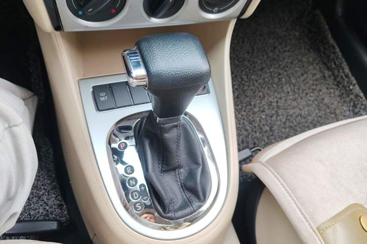 Used Volkswagen Lavida 2011 1.6L Automatic Premium Edition Gear Lever
