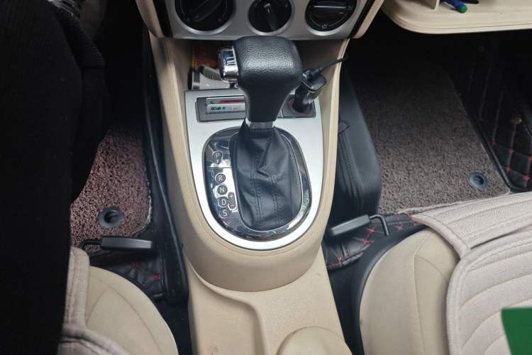Used Volkswagen Lavida 2011 2.0L Automatic Premium Edition Gear Lever