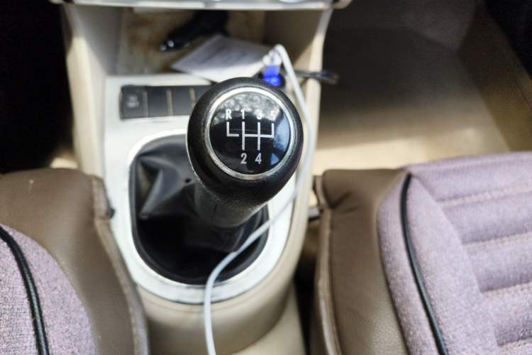 Used Volkswagen Lavida 2011 1.6L Manual - Premium Edition Gear Lever