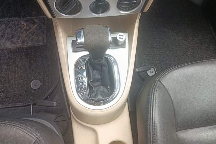 Used Volkswagen Lavida 2011 1.6L Automatic PinYou Edition Gear Lever