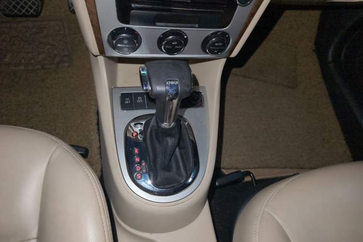 Used Volkswagen Lavida 2011 1.4 TSI DSG Prestige Edition Gear Lever