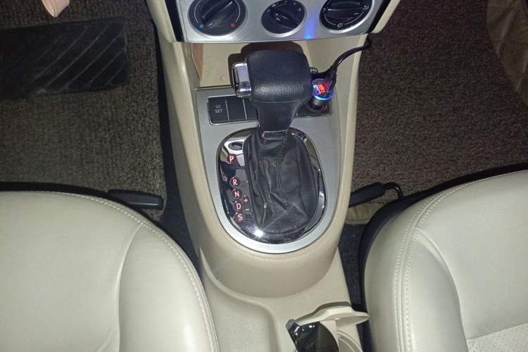 Used Volkswagen Lavida 2011 1.6L Automatic Premium Edition Gear Lever