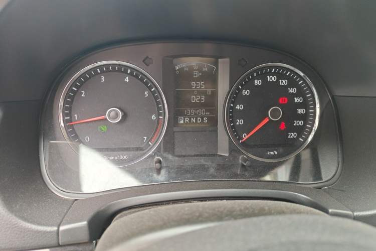 Used Volkswagen Lavida 2011 1.6L Automatic Premium Edition Instrument Cluster