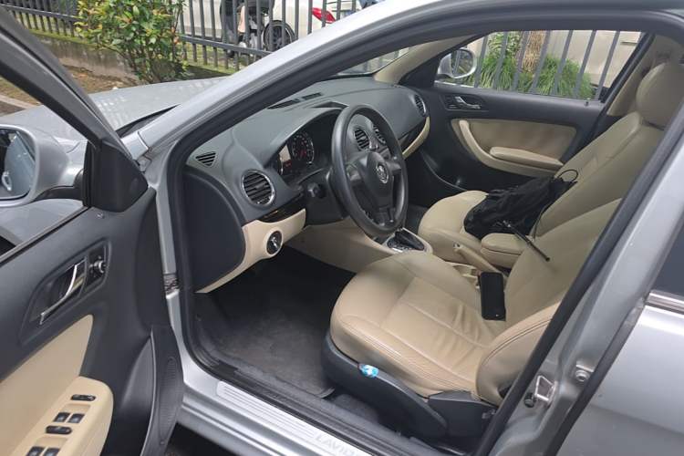 Used Volkswagen Lavida 2011 1.6L Automatic Premium Edition Left Front Seat