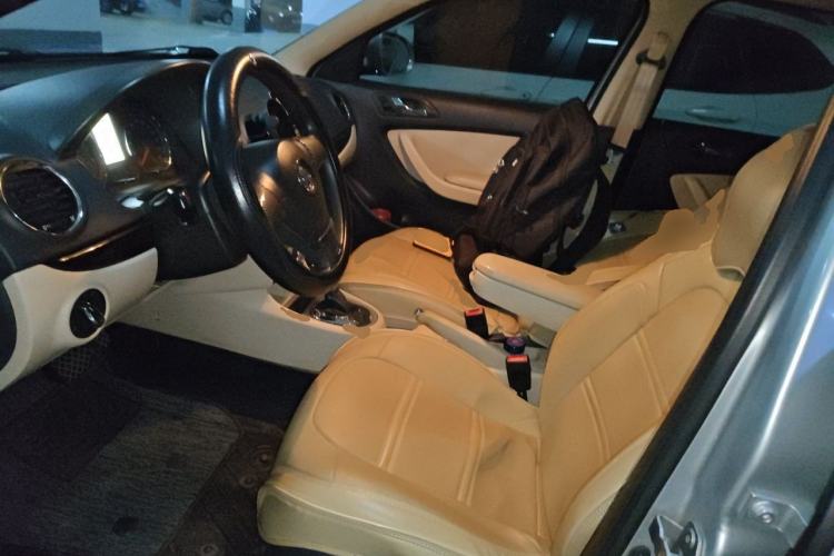 Used Volkswagen Lavida 2011 1.6L Automatic Premium Edition Left Front Seat