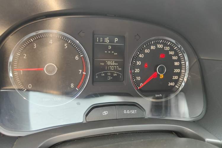 Used Volkswagen Lavida 2011 1.4 TSI DSG Prestige Edition Odometer Close Up