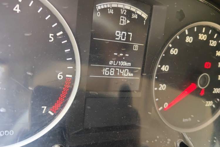 Used Volkswagen Lavida 2011 1.6L Manual Joy Version Odometer Close Up