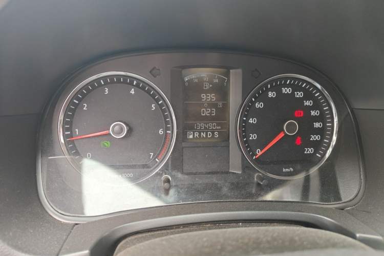 Used Volkswagen Lavida 2011 1.6L Automatic Premium Edition Odometer Close Up