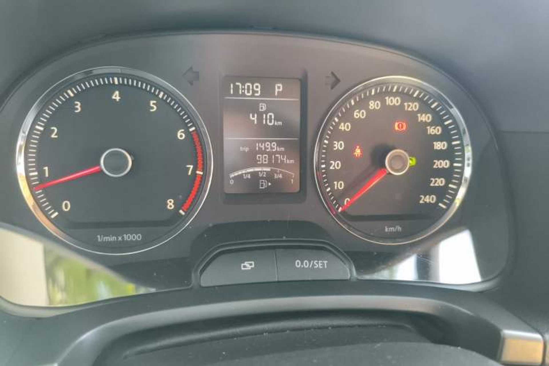 Used Volkswagen Lavida 2011 1.4 TSI DSG Prestige Edition Odometer Close Up