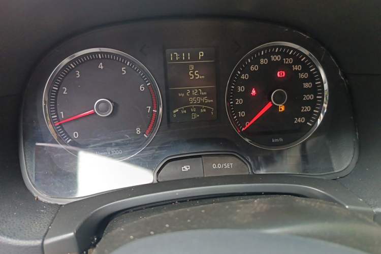 Used Volkswagen Lavida 2011 1.4 TSI DSG Prestige Edition Odometer Close Up