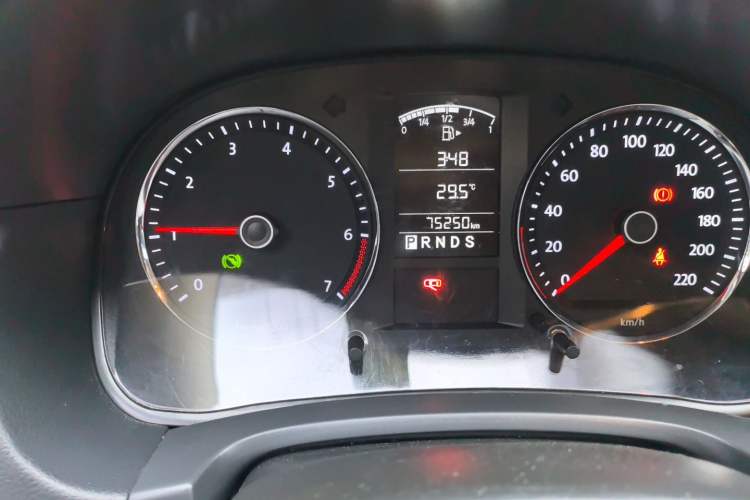 Used Volkswagen Lavida 2011 1.6L Automatic PinYou Edition Odometer Close Up