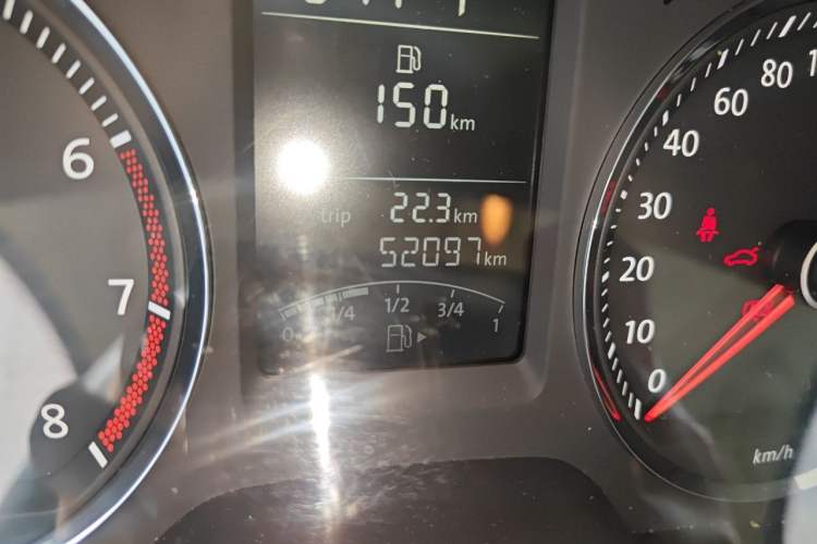 Used Volkswagen Lavida 2011 1.4 TSI DSG Prestige Edition Odometer Close Up