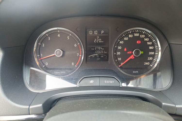 Used Volkswagen Lavida 2011 1.4 TSI DSG Prestige Edition Odometer Close Up