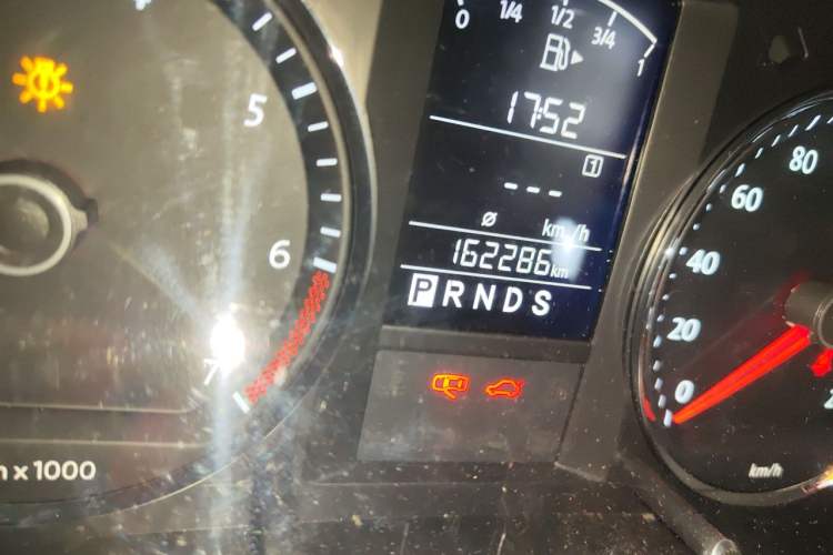 Used Volkswagen Lavida 2011 1.6L Automatic Premium Edition Odometer Close Up